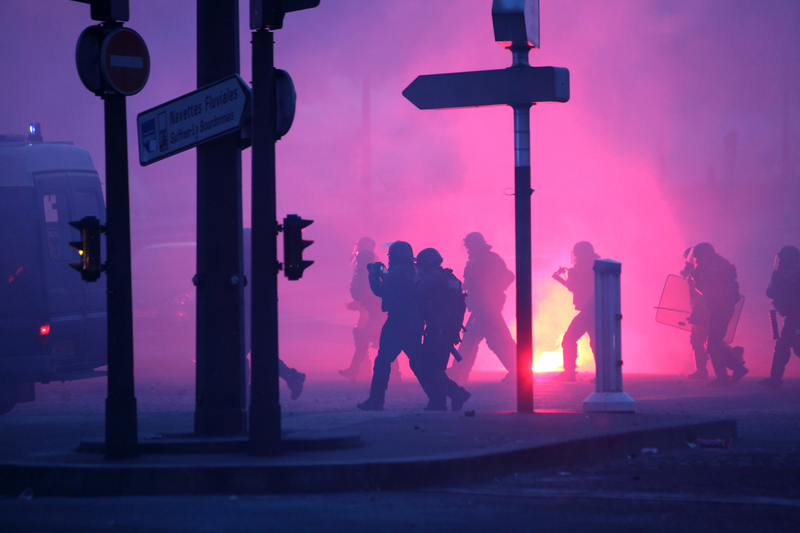 Illustration for article titled PSG's Championship Parade Ended In Riots